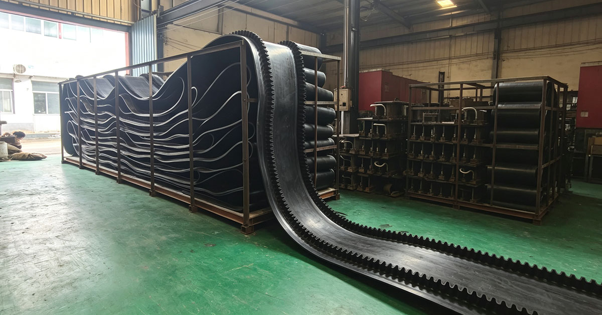 Workshop production of endless corrugated sidewall rubber conveyor belt