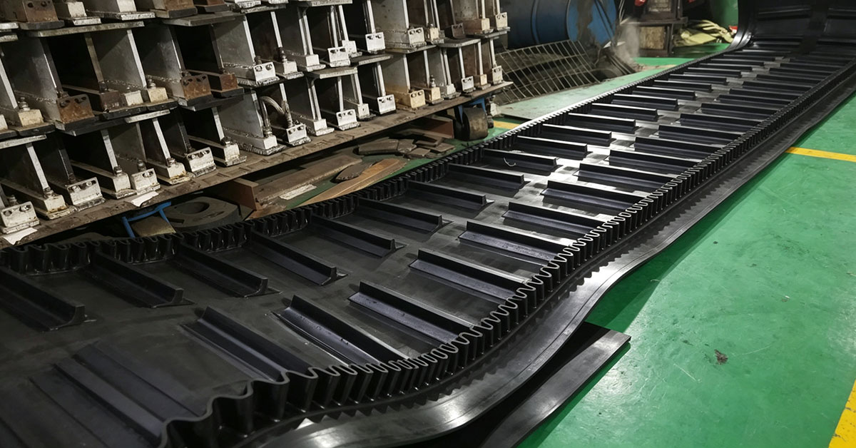 Large angle corrugated sidewall conveyor belt packed in factory workshop for export shipment