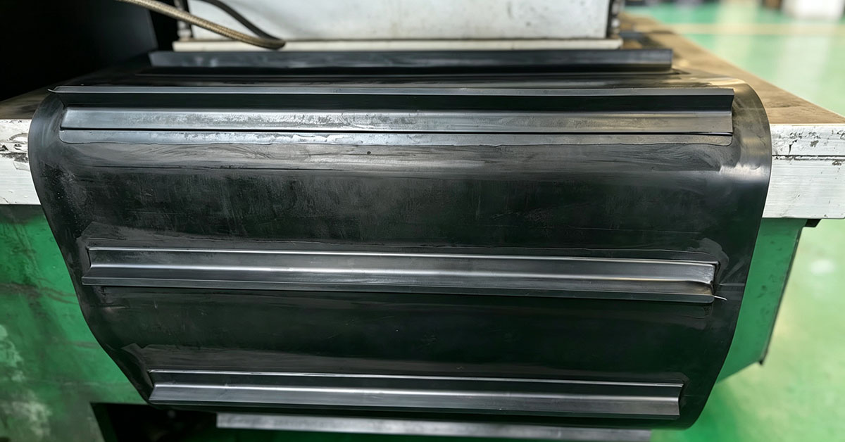 Structure close-up of reinforced rubber conveyor belt for magnetic separator