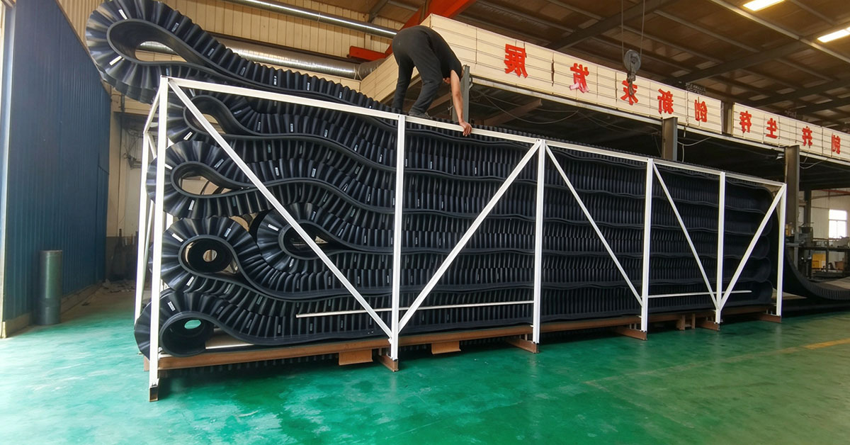 Large angle corrugated sidewall conveyor belt packed in factory workshop for export shipment